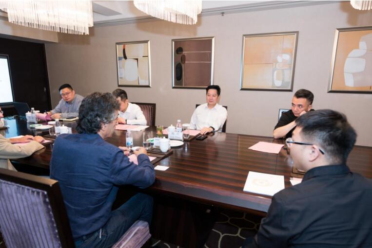 集团党委副书记、副董事长、总经理杨川会见维尼奥拉艺术研究中心创始人皮耶罗·洛卡瑟卡教授一行