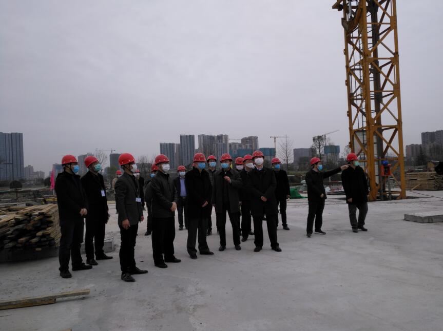 尊龙凯时集团党委书记、董事长任丁率队 赴金牛宾馆检查工程复工工作