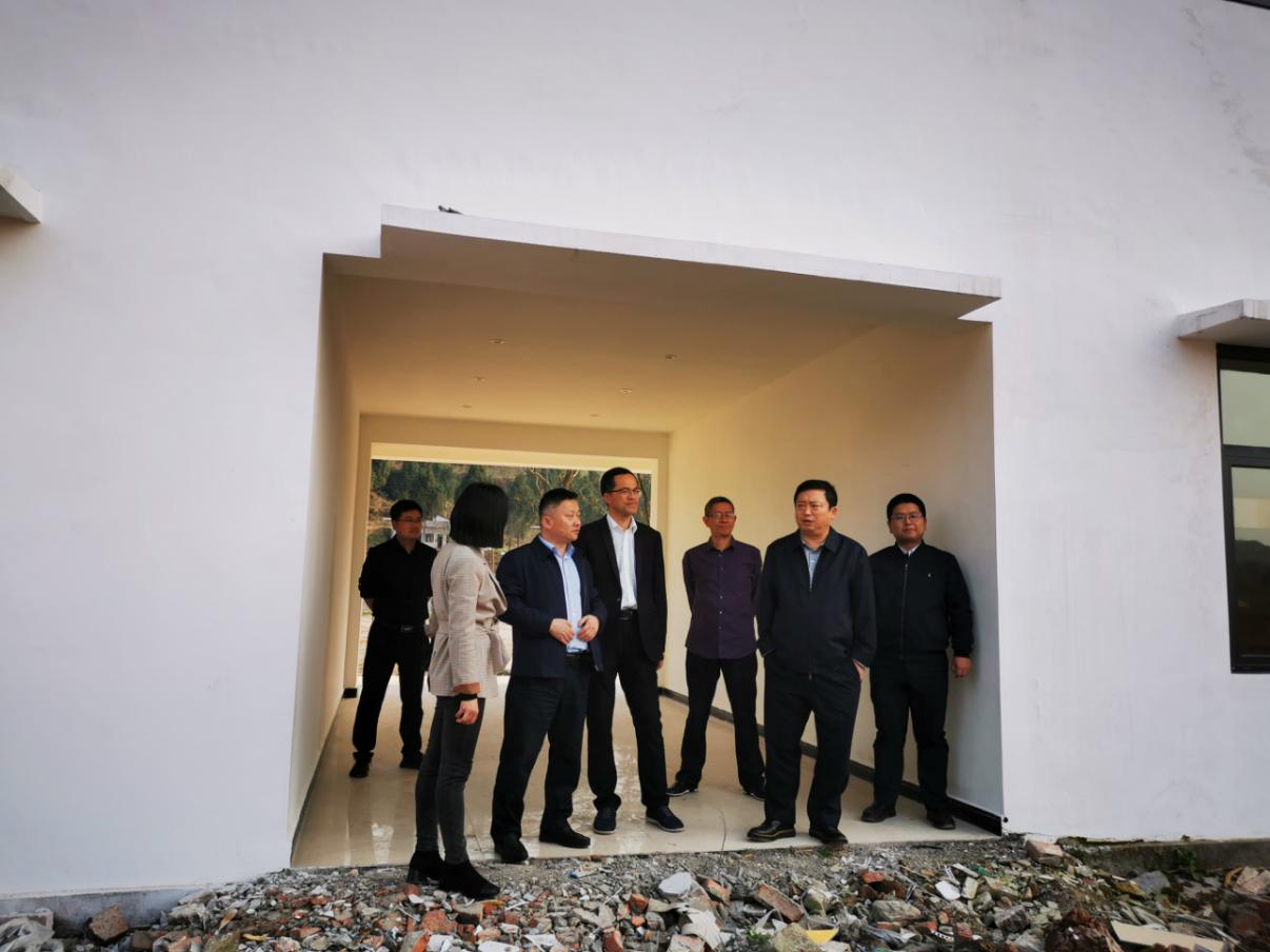 尊龙凯时集团党委副书记、董事陈日到邓家沟村开展帮扶工作