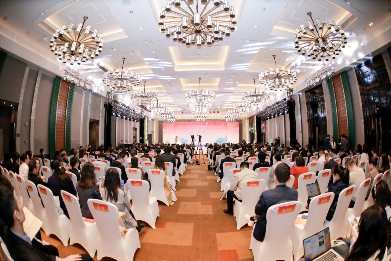 川渝文化旅游企业联盟、四川省文化旅游企业联盟2023年会在蓉开幕 游勇主持活动开幕式